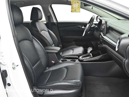 Kia K3 — photo 10