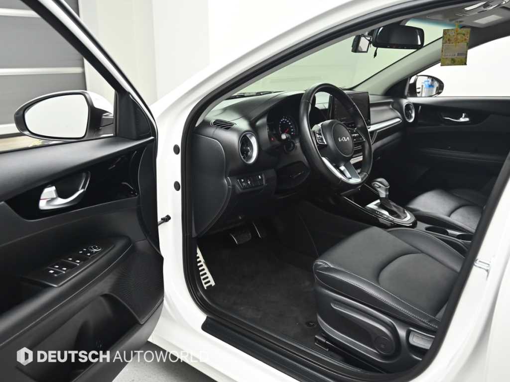Kia K3 — photo 11