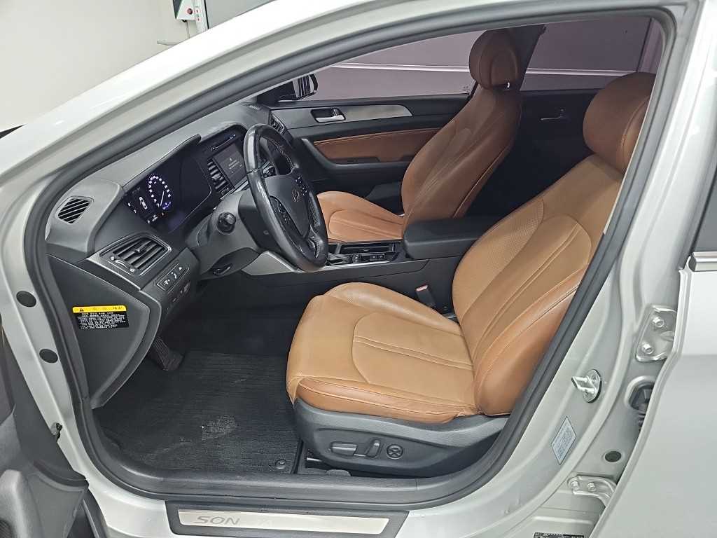 Hyundai Sonata — photo 11