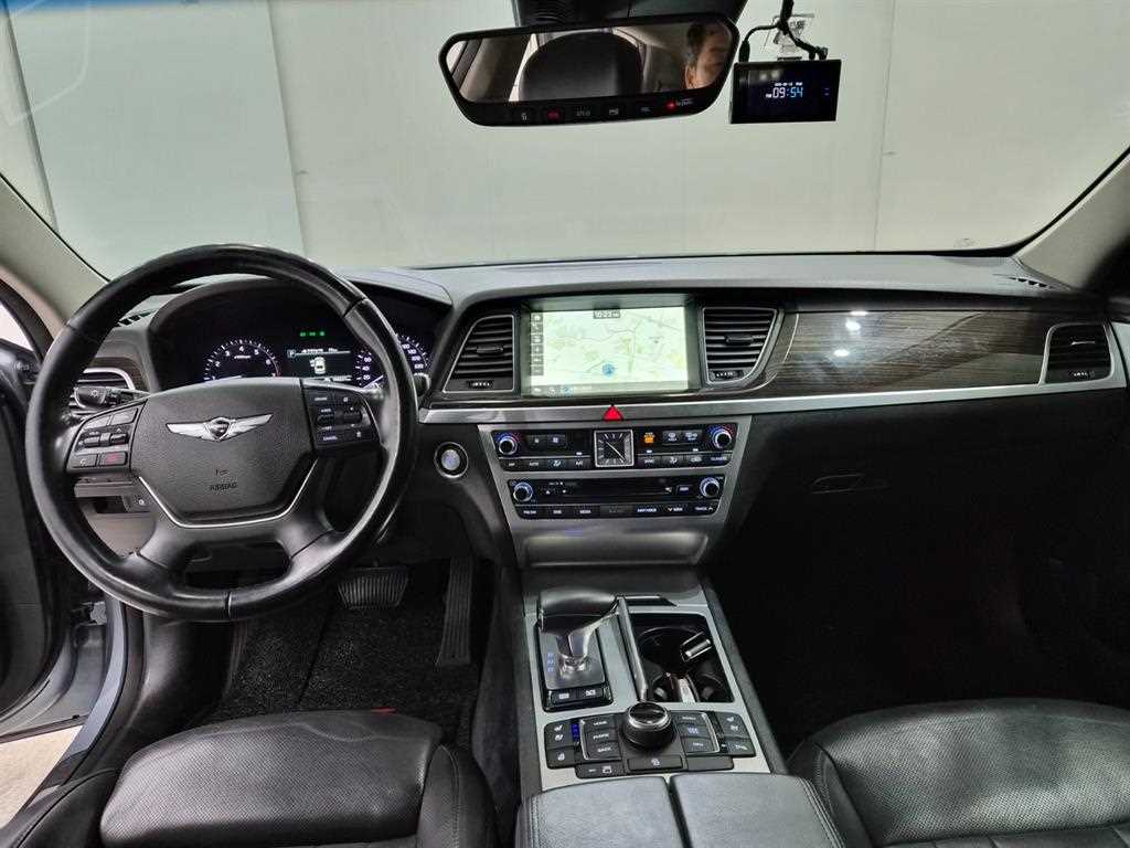 Genesis G80 — photo 07