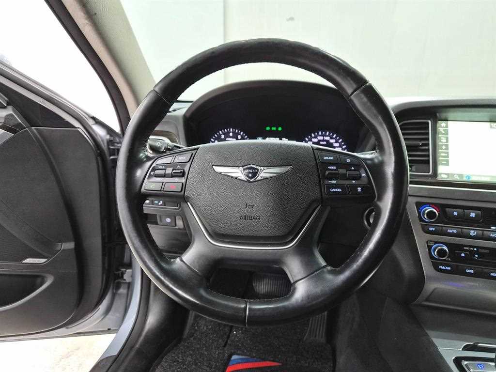Genesis G80 — photo 08