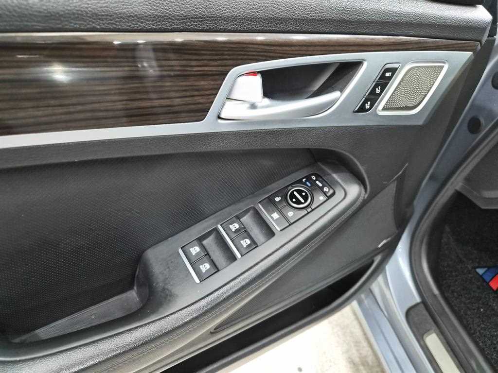 Genesis G80 — photo 12