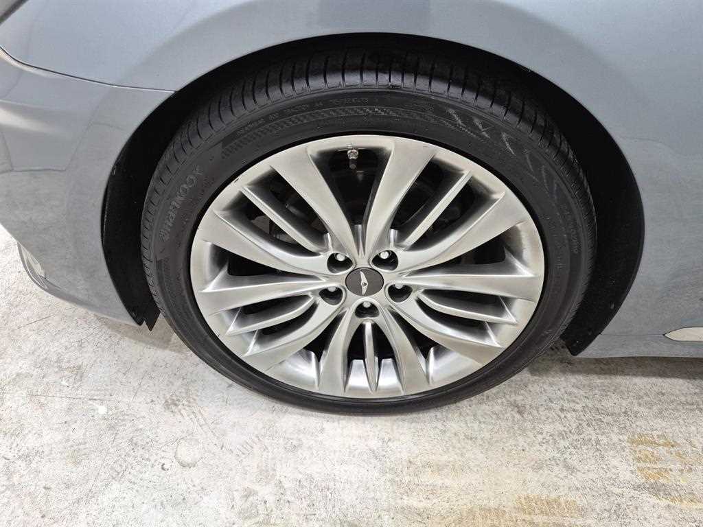 Genesis G80 — photo 16