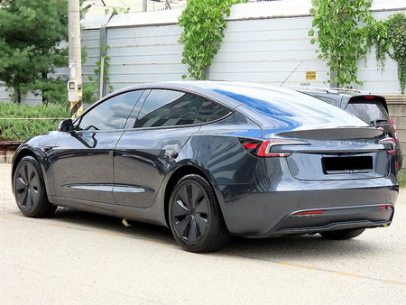 Tesla Model 3 — photo 03