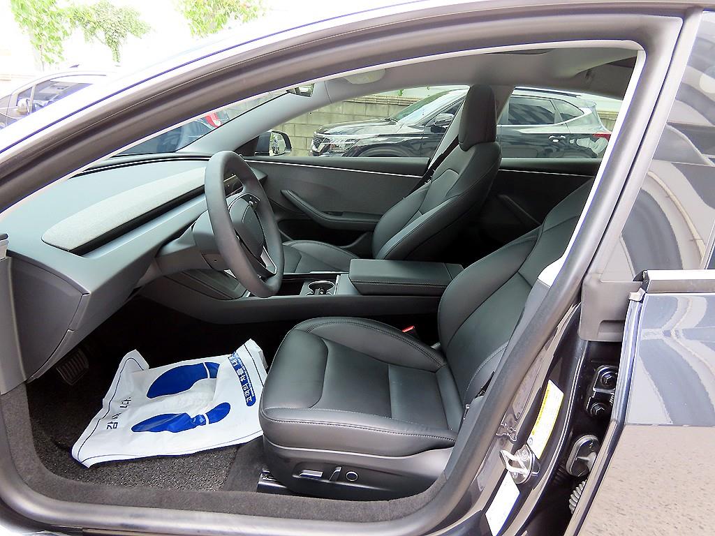 Tesla Model 3 — photo 05