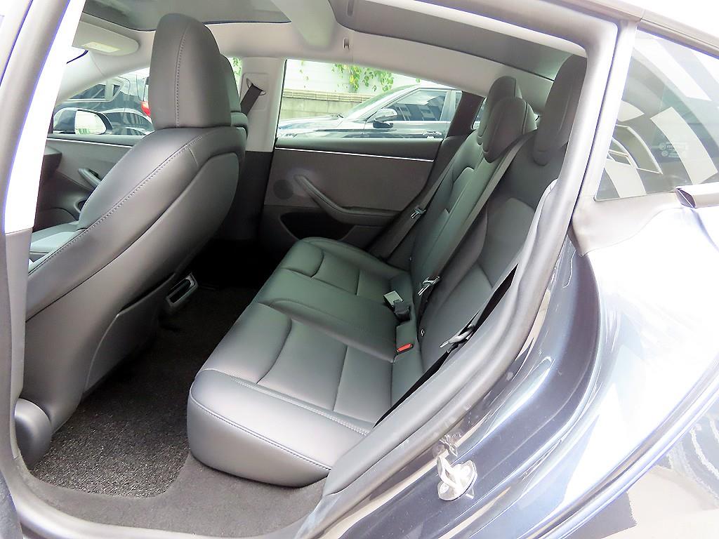 Tesla Model 3 — photo 06