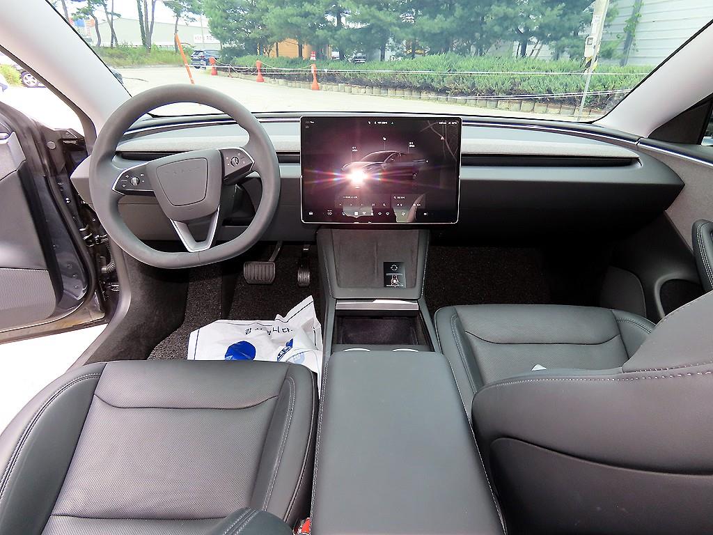 Tesla Model 3 — photo 07
