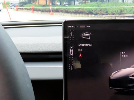 Tesla Model 3 — photo 09