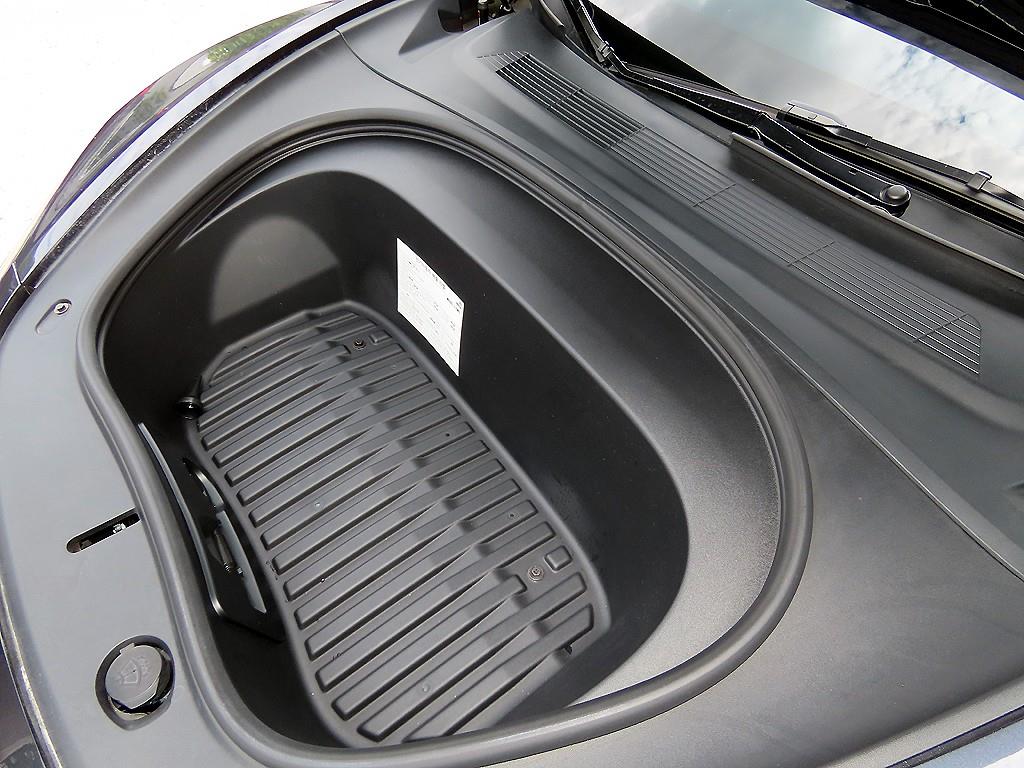 Tesla Model 3 — photo 19