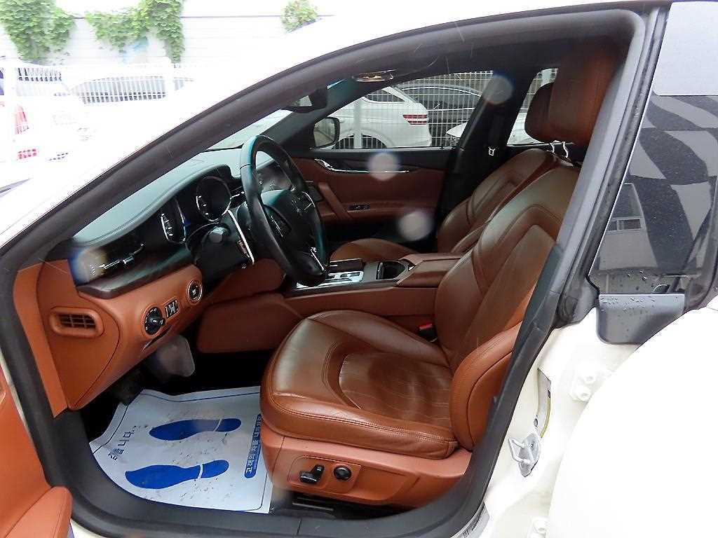 Maserati Quattroporte — photo 02
