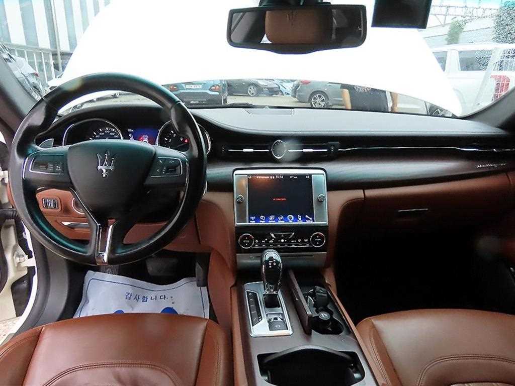 Maserati Quattroporte — photo 04