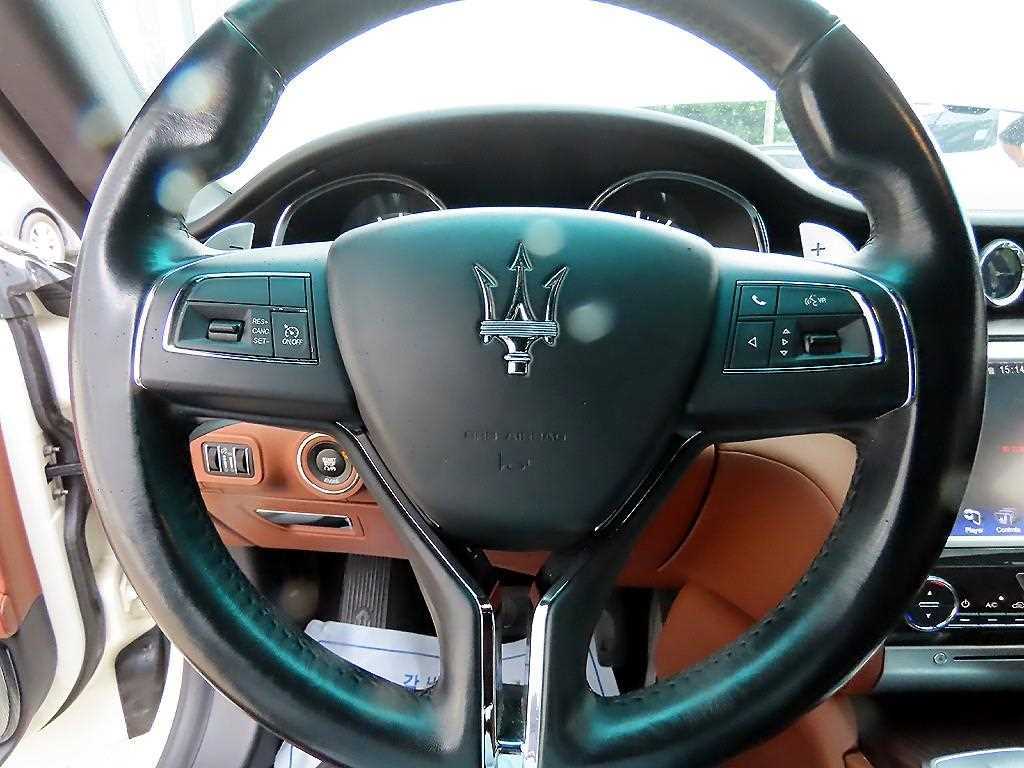 Maserati Quattroporte — photo 05