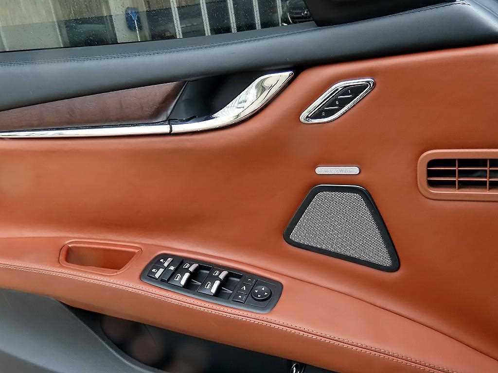 Maserati Quattroporte — photo 07