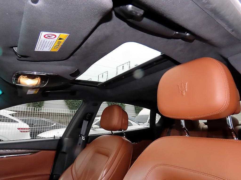 Maserati Quattroporte — photo 13