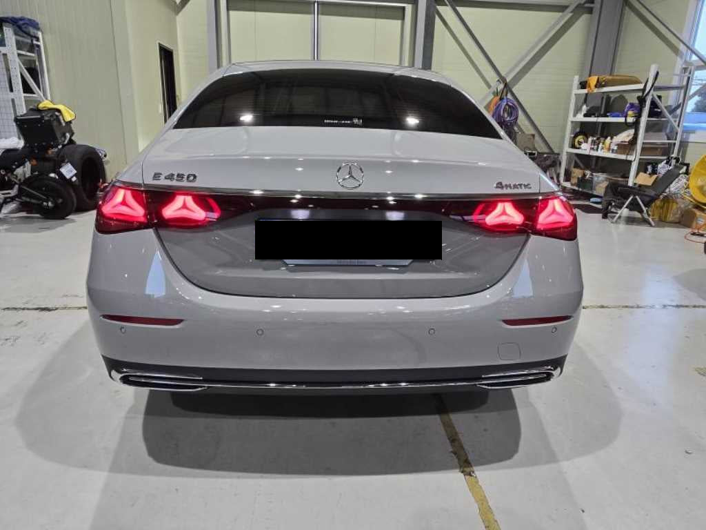 Mercedes-Benz E-Class — photo 04