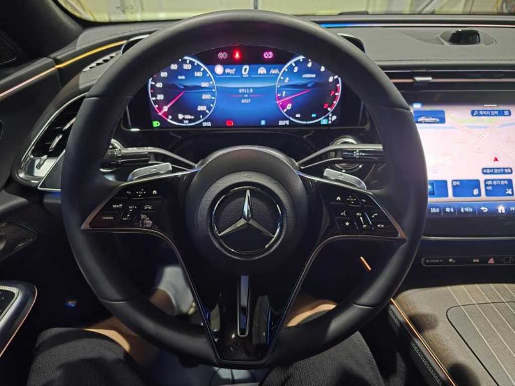 Mercedes-Benz E-Class — photo 06