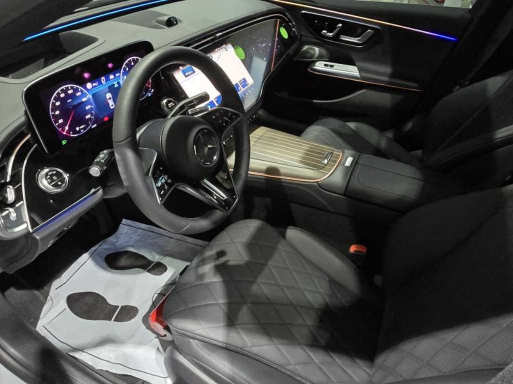 Mercedes-Benz E-Class — photo 08