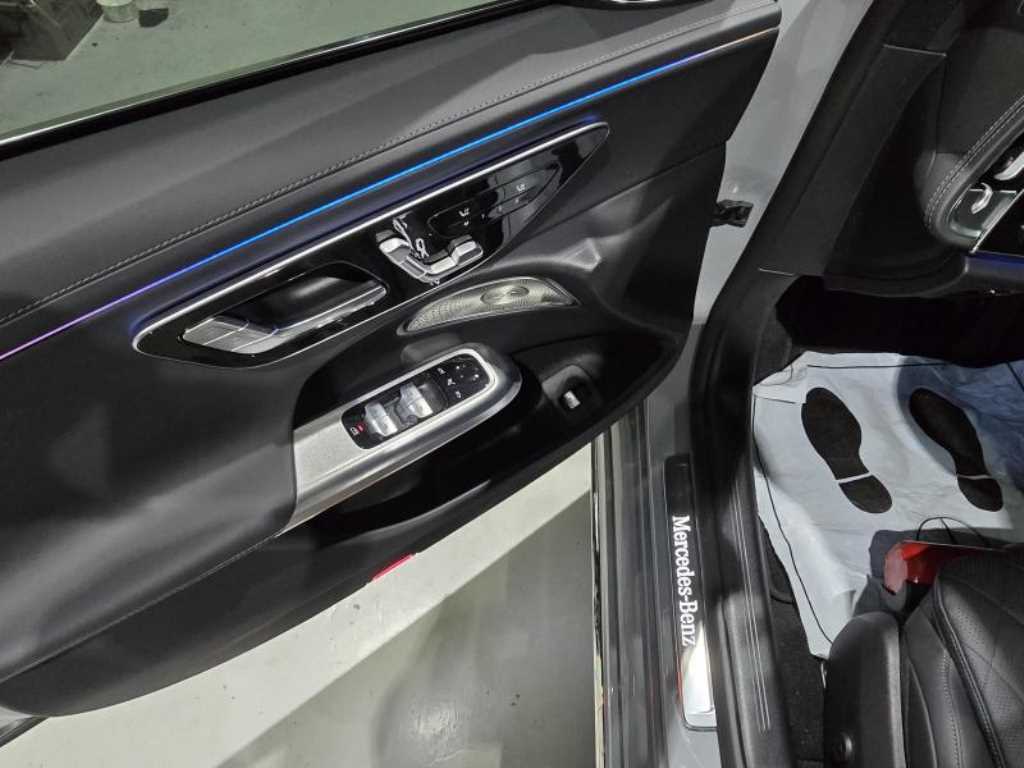 Mercedes-Benz E-Class — photo 09