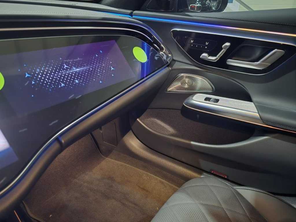 Mercedes-Benz E-Class — photo 11