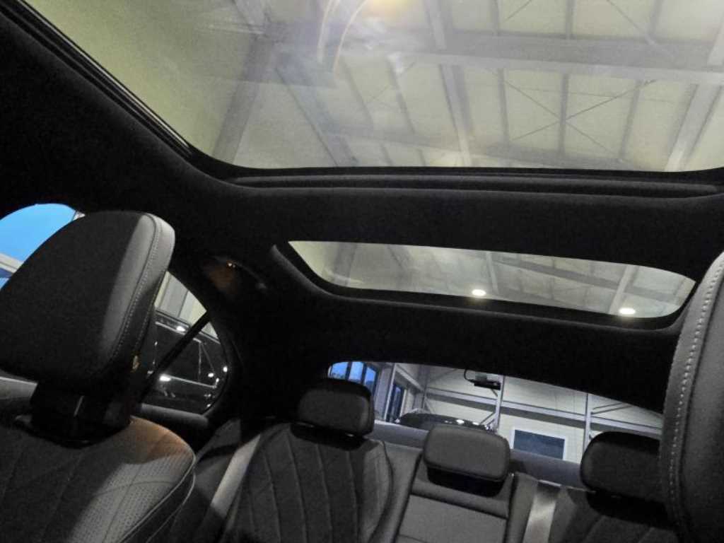 Mercedes-Benz E-Class — photo 12