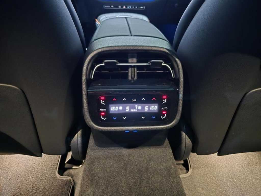 Mercedes-Benz E-Class — photo 14
