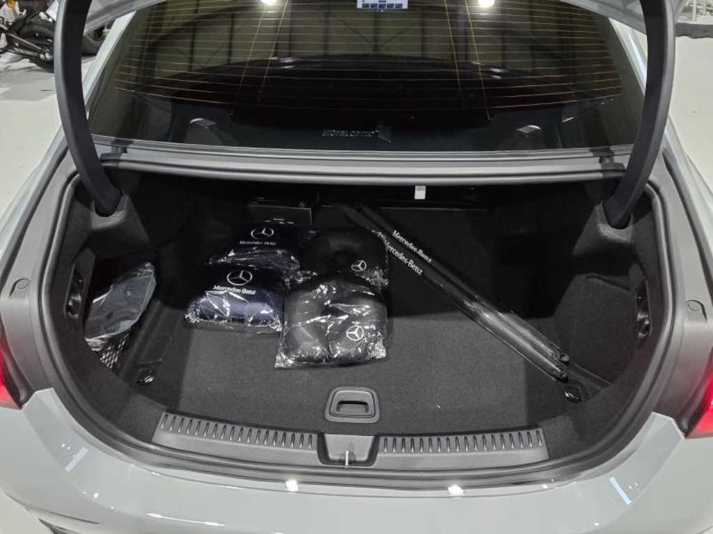 Mercedes-Benz E-Class — photo 15