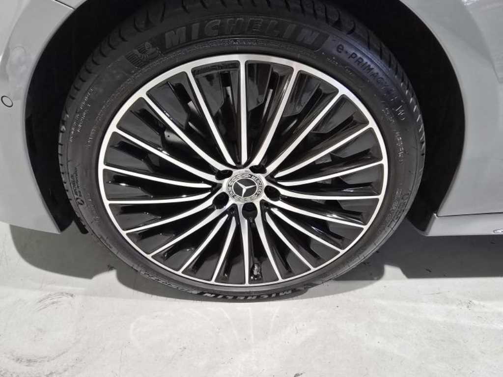 Mercedes-Benz E-Class — photo 18