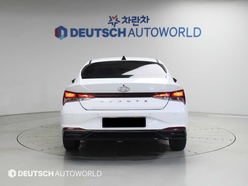 Hyundai Avante — photo 05