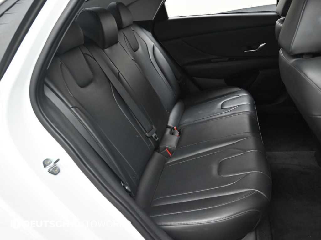 Hyundai Avante — photo 15