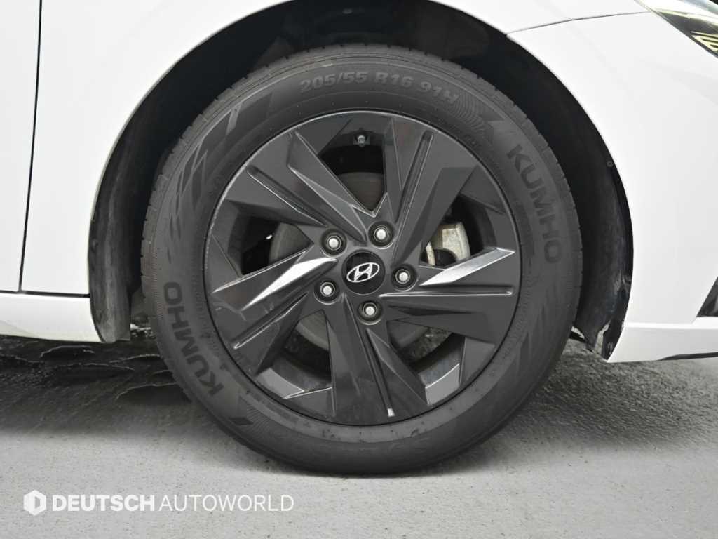 Hyundai Avante — photo 19