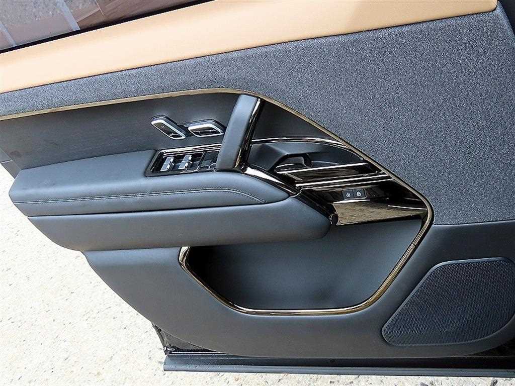 Land Rover Range Rover Sport — photo 12