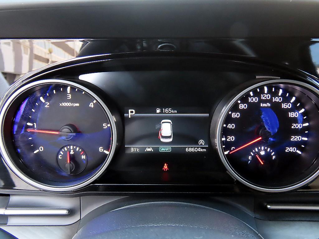 Kia Carnival — photo 09