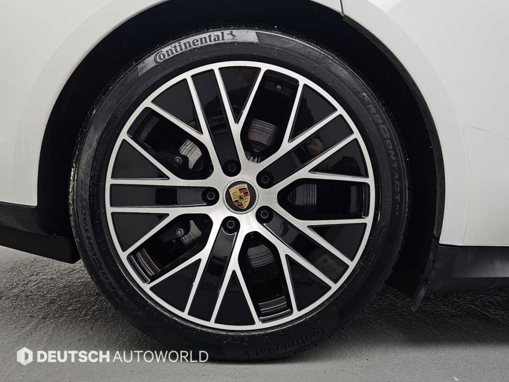 Porsche Taycan — photo 05
