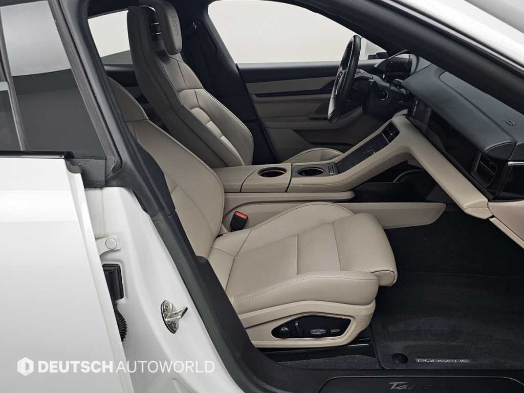 Porsche Taycan — photo 10