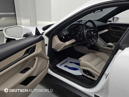 Porsche Taycan — photo 11