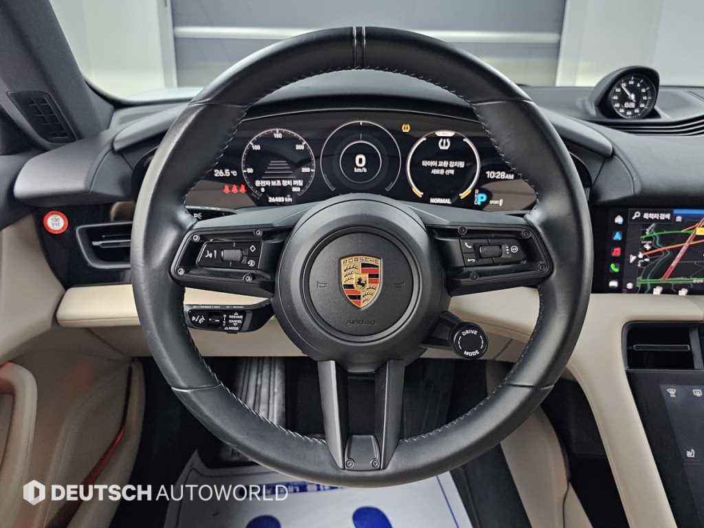Porsche Taycan — photo 13