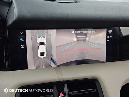 Porsche Taycan — photo 15