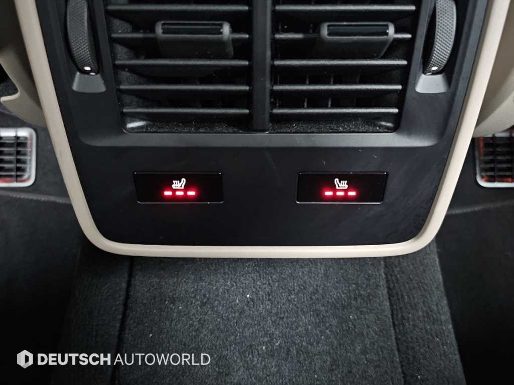 Porsche Taycan — photo 16