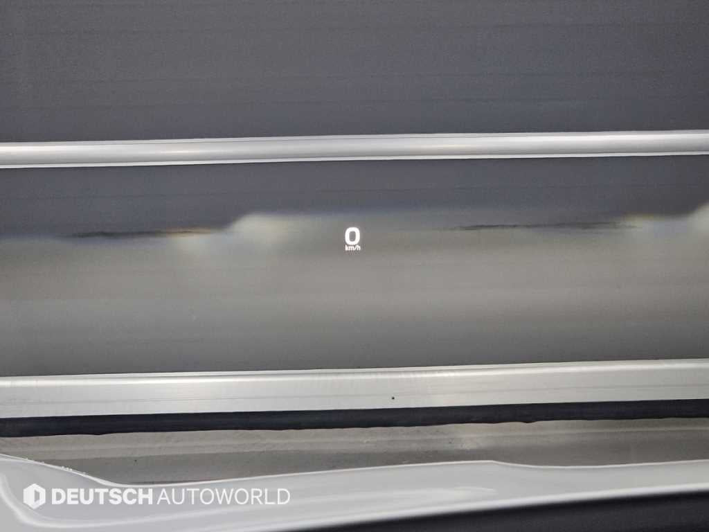 Porsche Taycan — photo 17