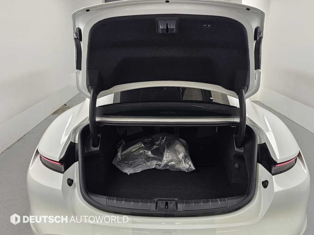 Porsche Taycan — photo 19