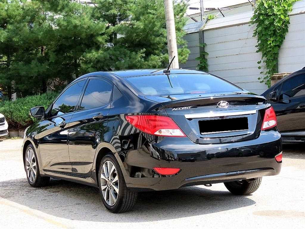 Hyundai Accent — photo 03