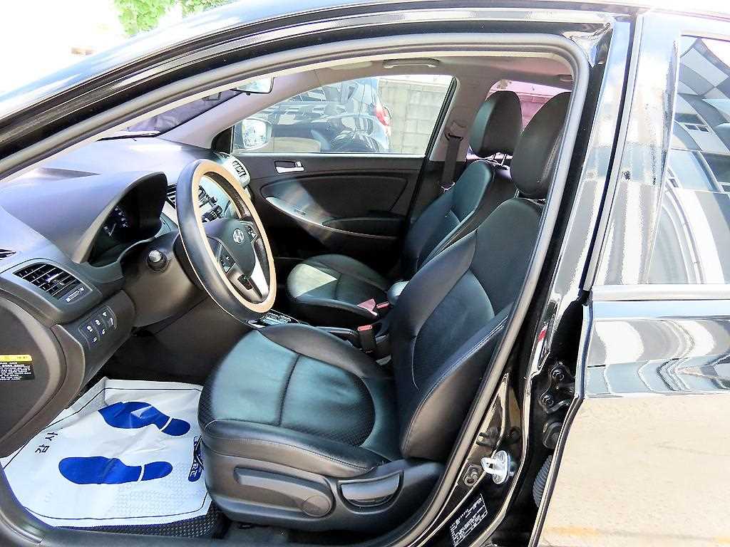 Hyundai Accent — photo 05