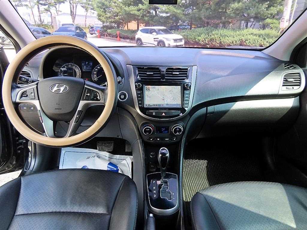 Hyundai Accent — photo 07