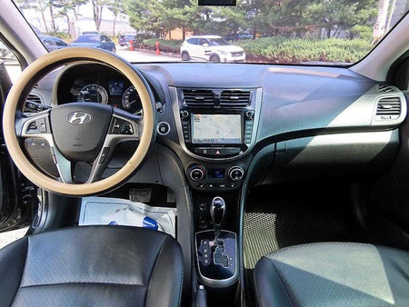 Hyundai Accent — photo 07