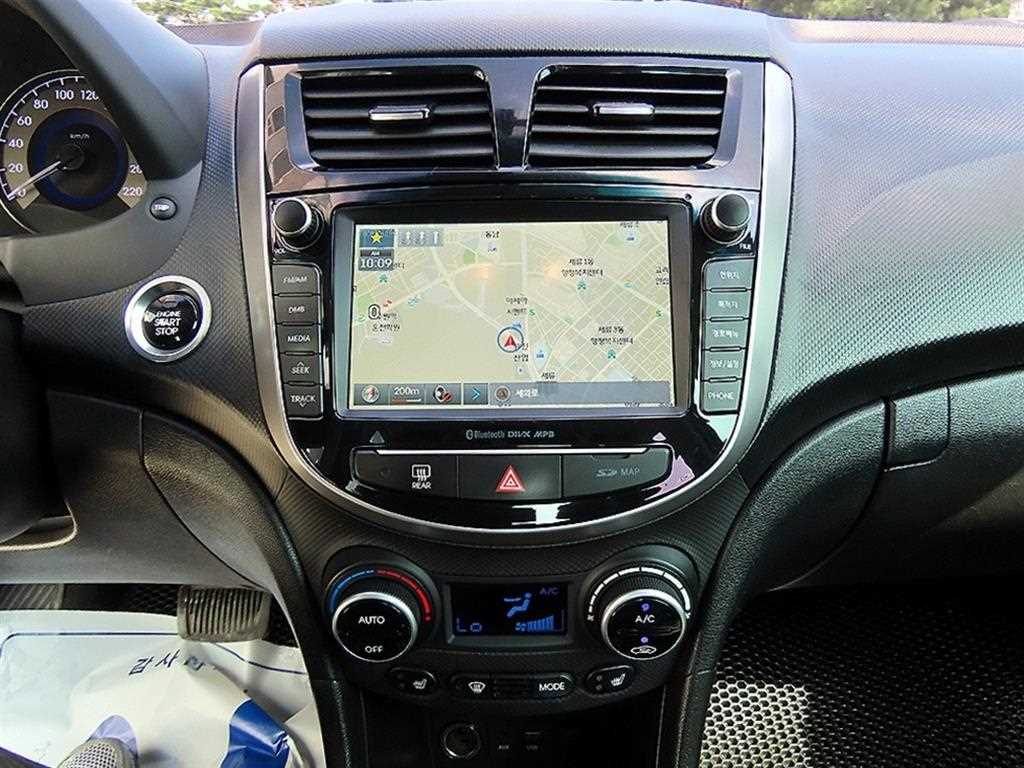 Hyundai Accent — photo 13