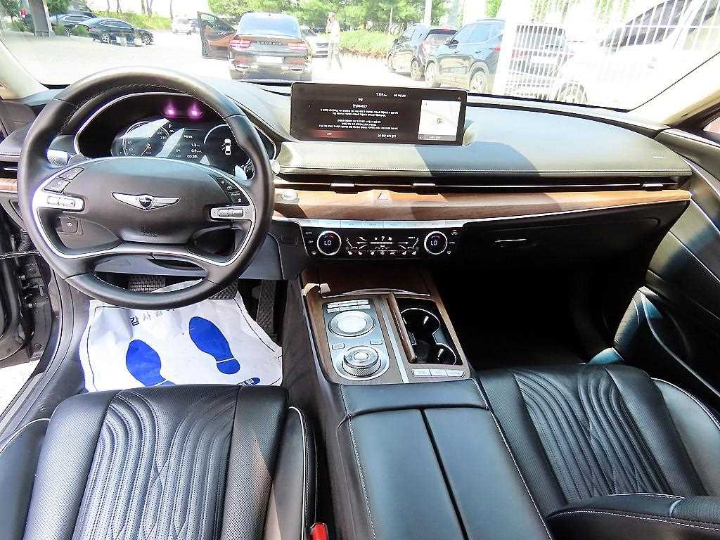 Genesis G80 — photo 07