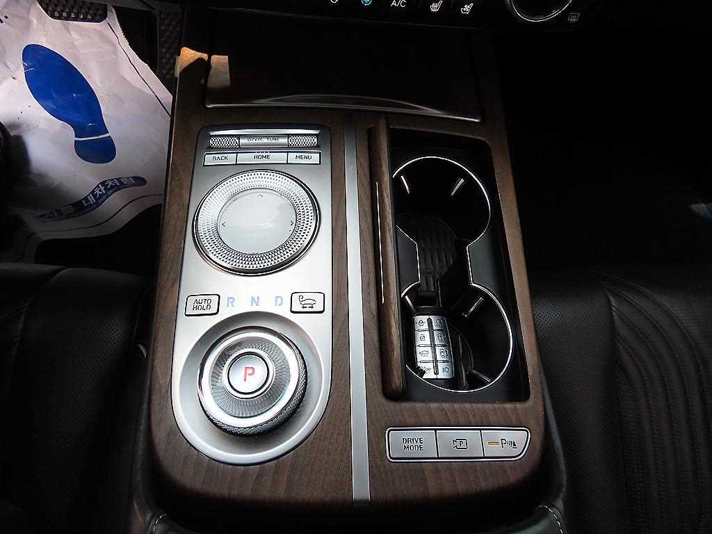 Genesis G80 — photo 11
