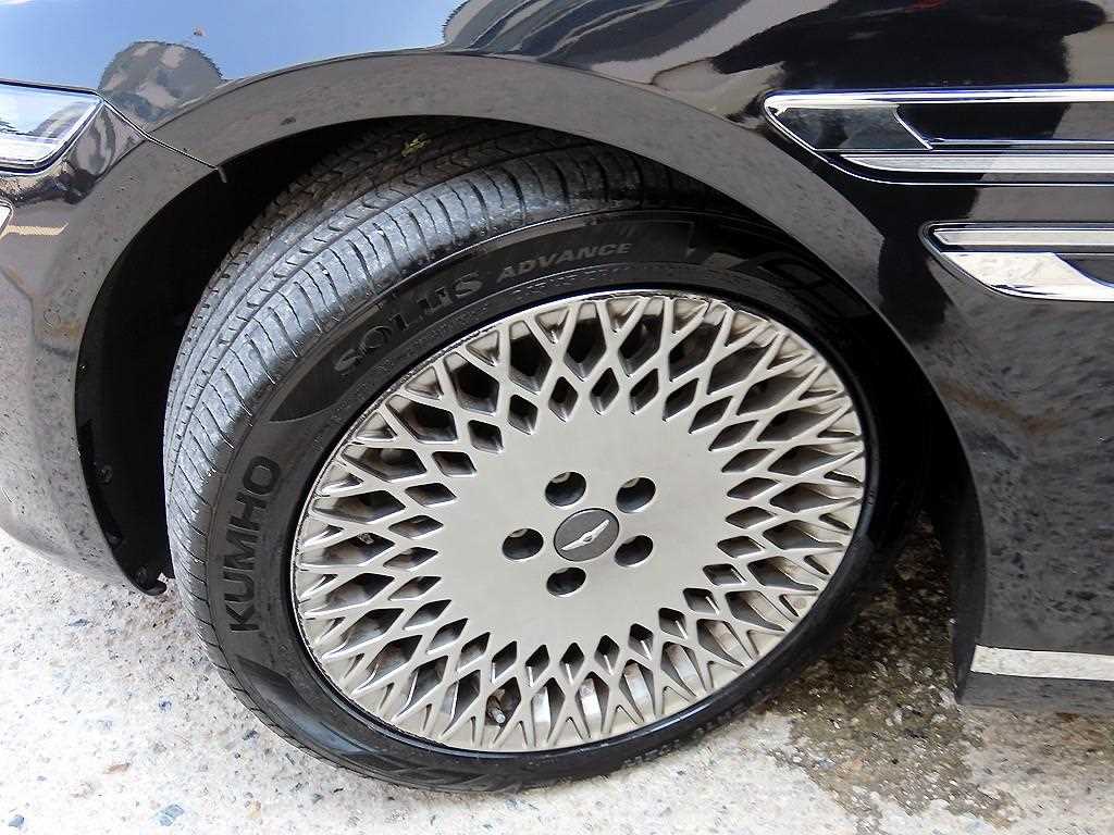 Genesis G80 — photo 20