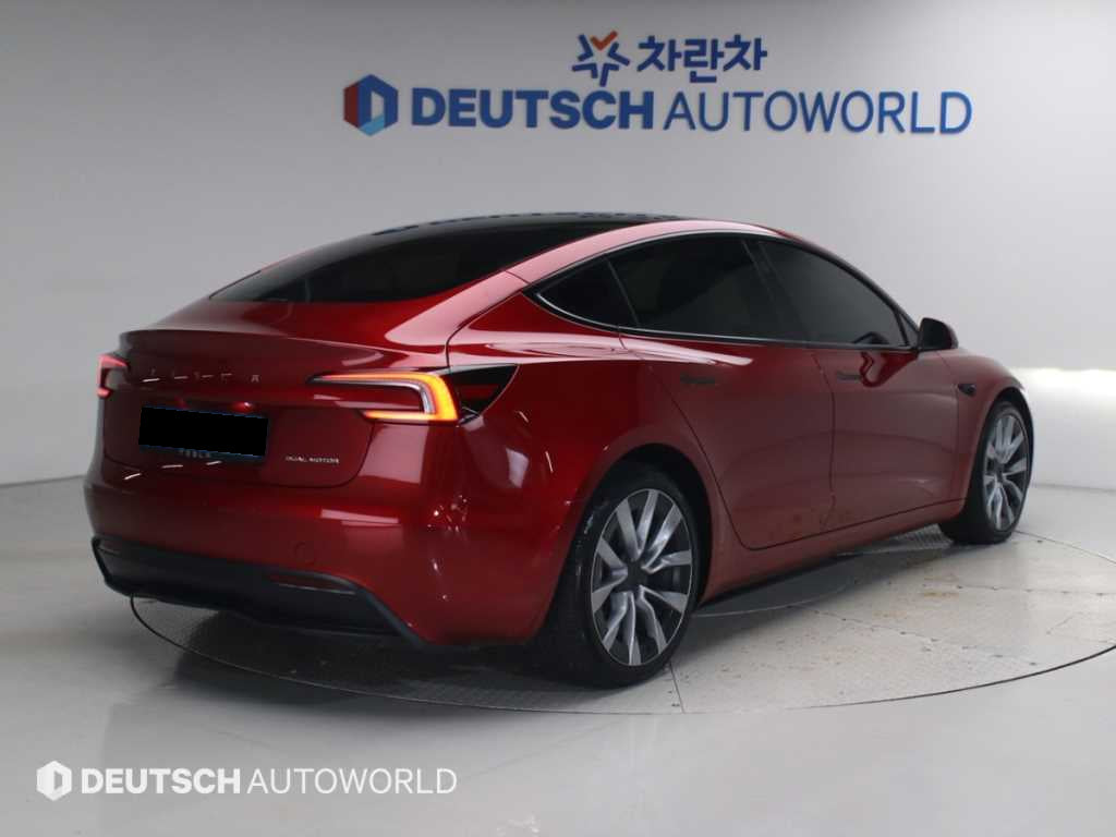 Tesla Model 3 — photo 02