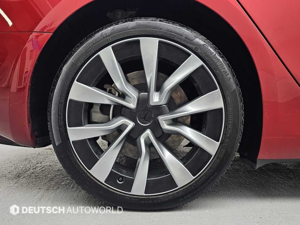 Tesla Model 3 — photo 05